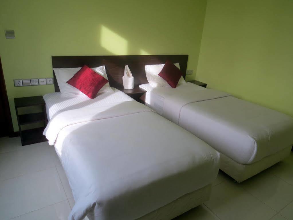 Coral Queen Inn 胡鲁马累 外观 照片