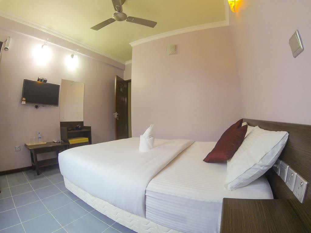 Coral Queen Inn 胡鲁马累 外观 照片